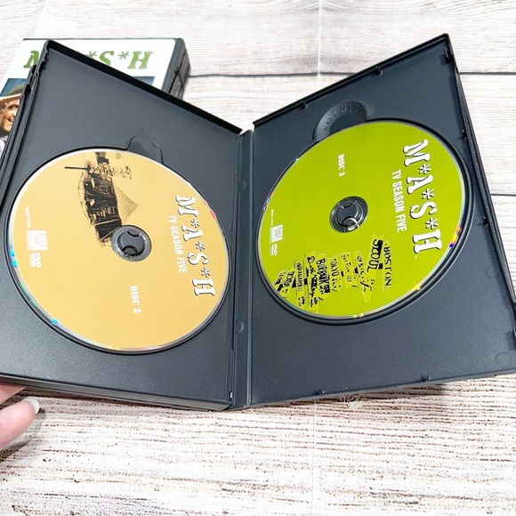 M*A*S*H DVD Collector's Edition Set Seasons 2 and 5 - Picture 7 of 8